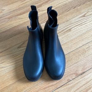 Rubber rain boots size 10.5